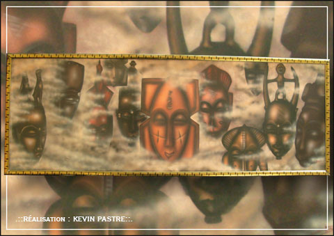 .::MASQUES-AFRICAIN - octobre 2008 - a&eacute;rographe acrylique sur bois - 28x76 cm::.