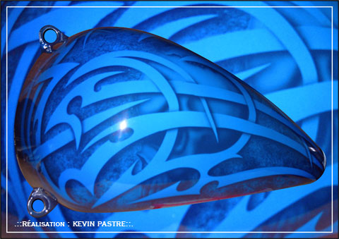 .::TRIBAL test : mars 2009 - a&eacute;rographe peinture custom - Test sur r&eacute;servoir Harley Davidson::.